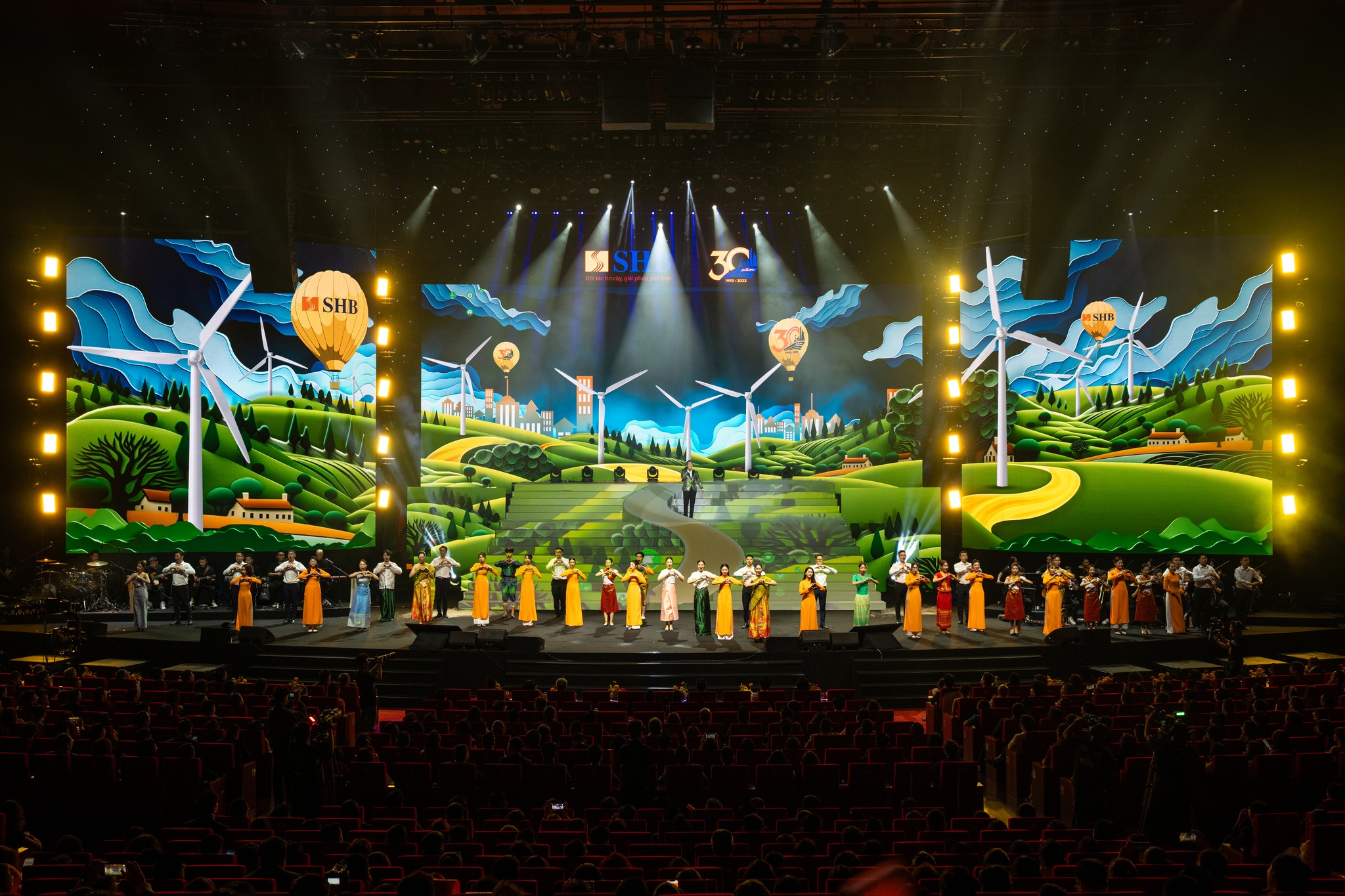 SHB GALA 30 YEARS I TỪ "TÂM" VƯƠN "TẦM"